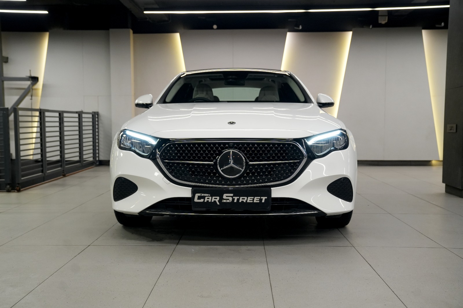 Mercedes-Benz E-Class  E200